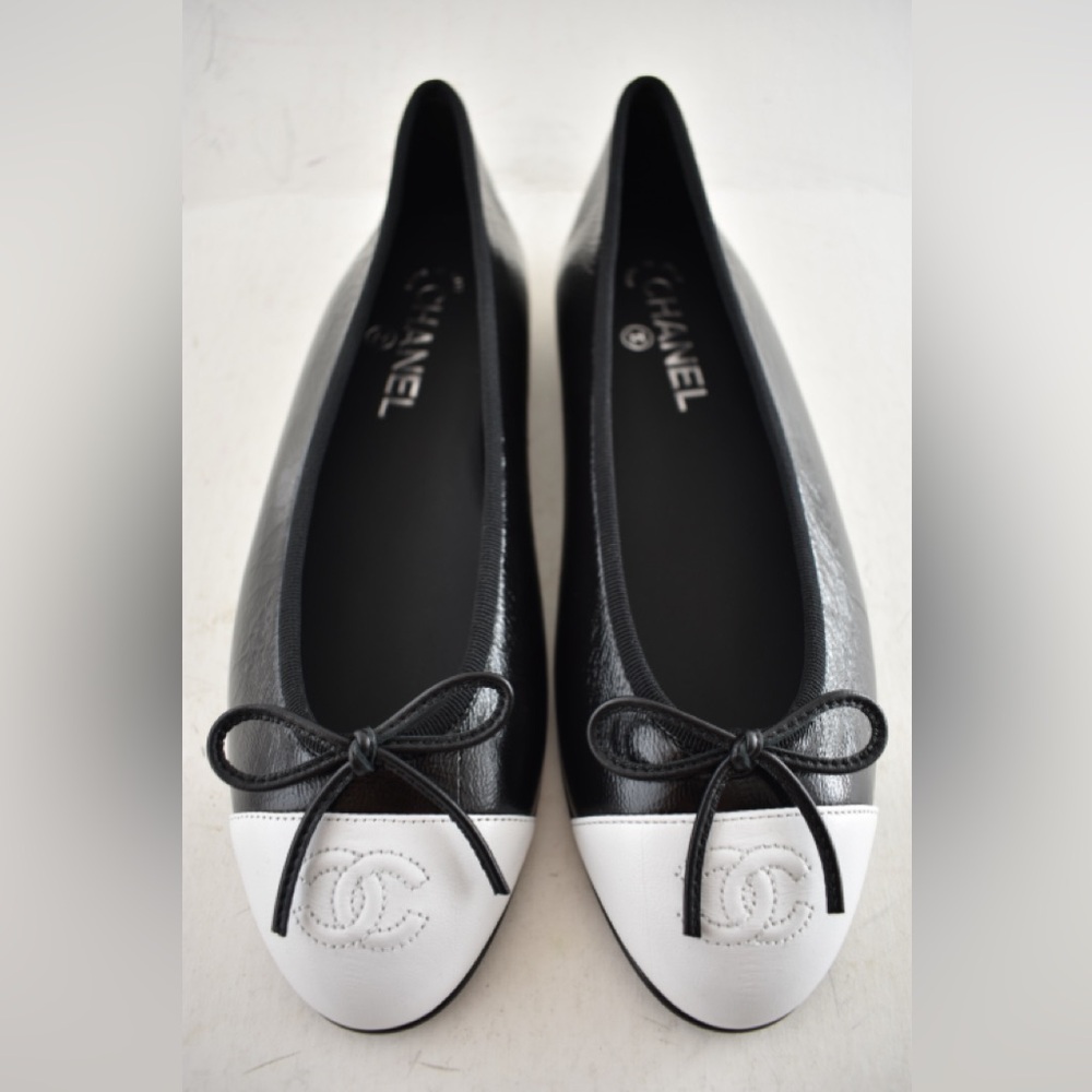 Chanel 26S Black White Crumpled Shiny Lambskin CC Bow Ballet Ballerina Flat 39 - Picture 8 of 16